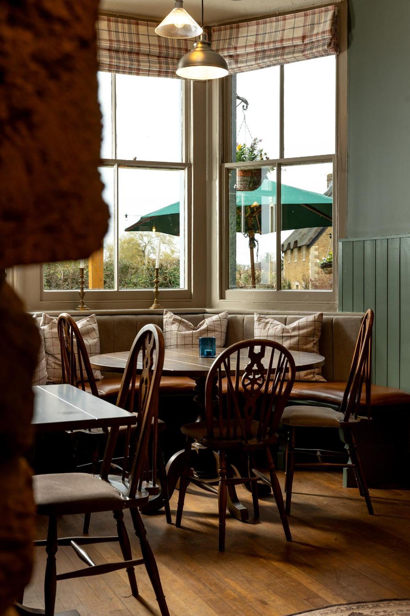 The Olde Coach House Inn Ashby Saint Ledgers Eksteriør bilde