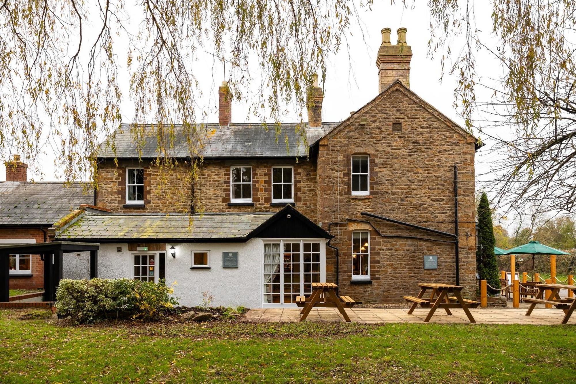The Olde Coach House Inn Ashby Saint Ledgers Eksteriør bilde